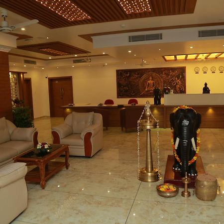 Hotel Savera Park Thrissur Kültér fotó