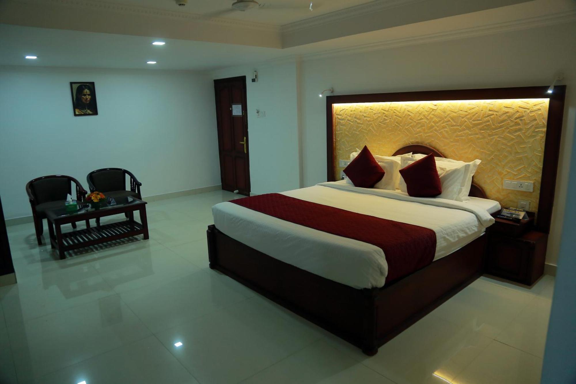 Hotel Savera Park Thrissur Kültér fotó