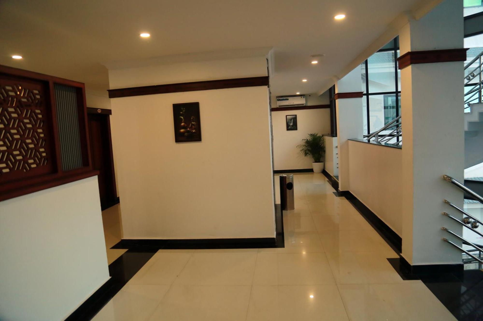 Hotel Savera Park Thrissur Kültér fotó