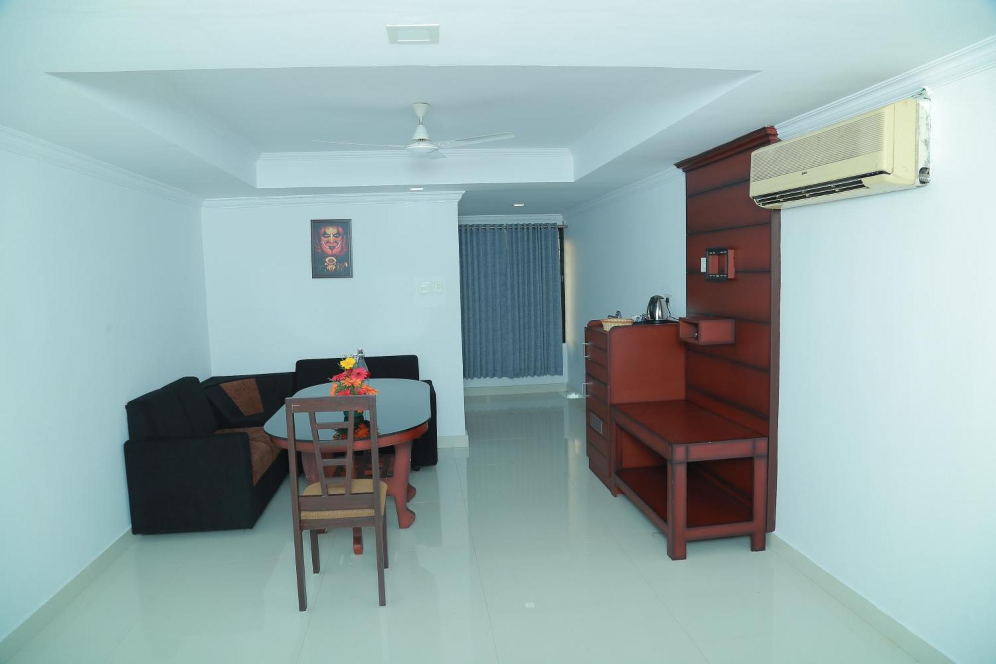 Hotel Savera Park Thrissur Kültér fotó