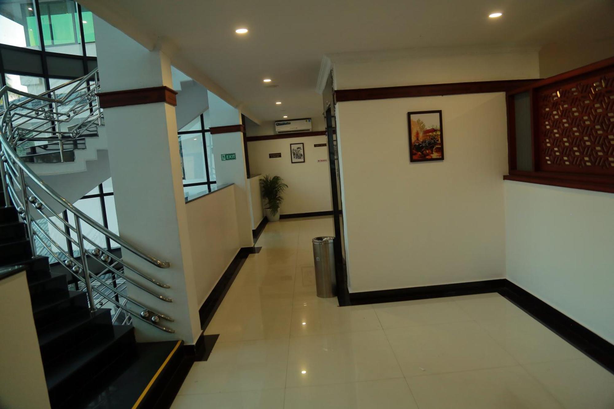 Hotel Savera Park Thrissur Kültér fotó