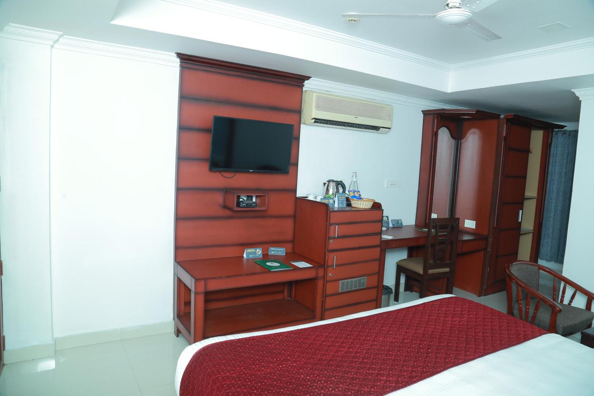 Hotel Savera Park Thrissur Kültér fotó