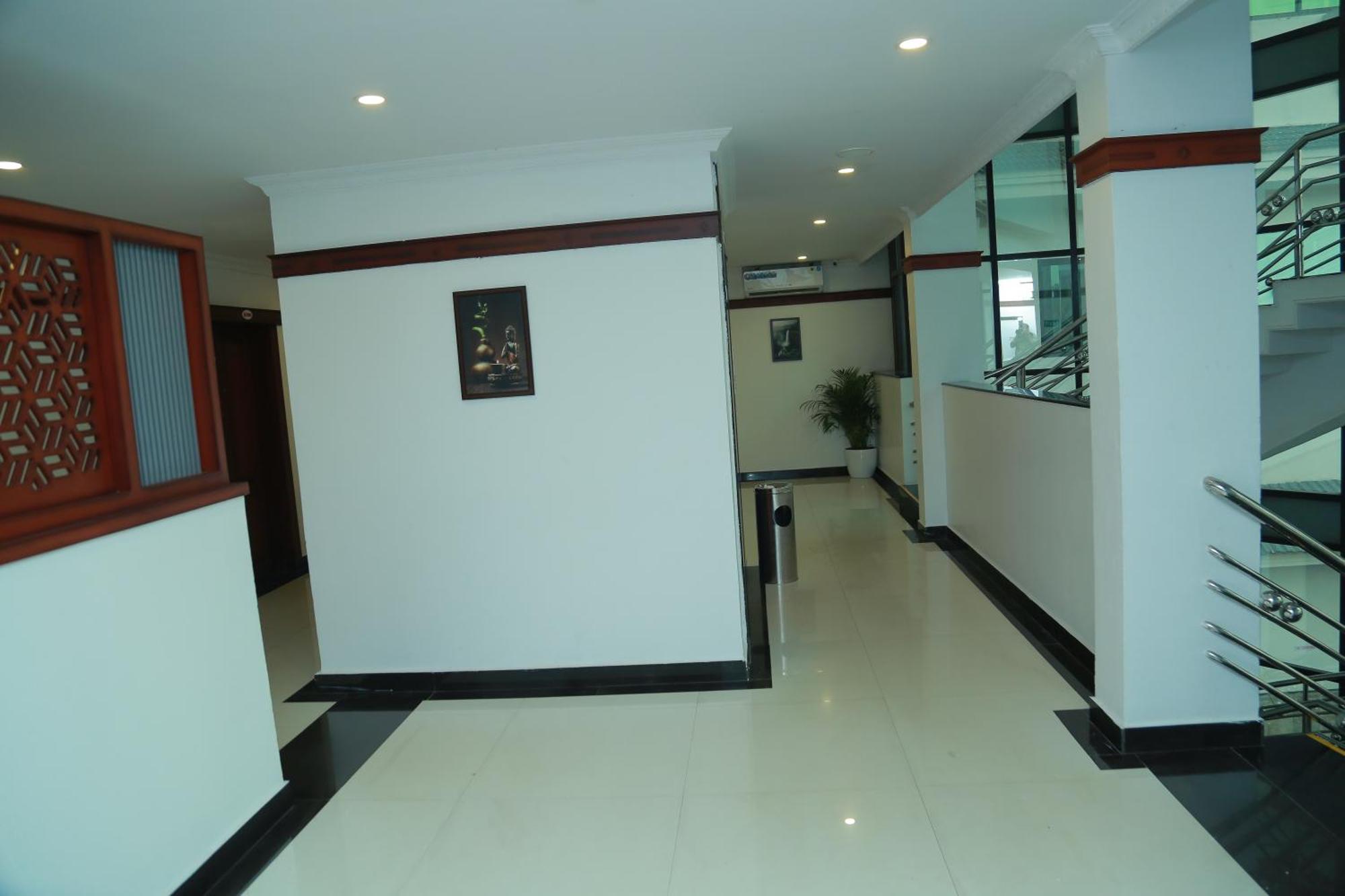 Hotel Savera Park Thrissur Kültér fotó