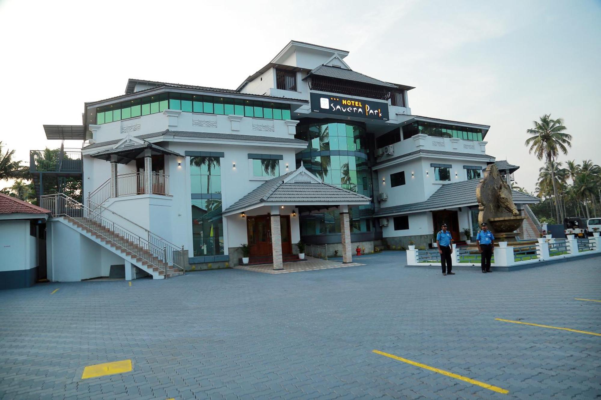 Hotel Savera Park Thrissur Kültér fotó