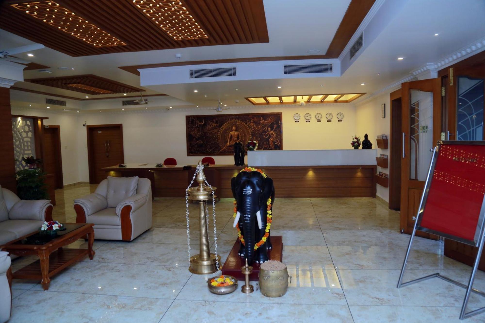 Hotel Savera Park Thrissur Kültér fotó