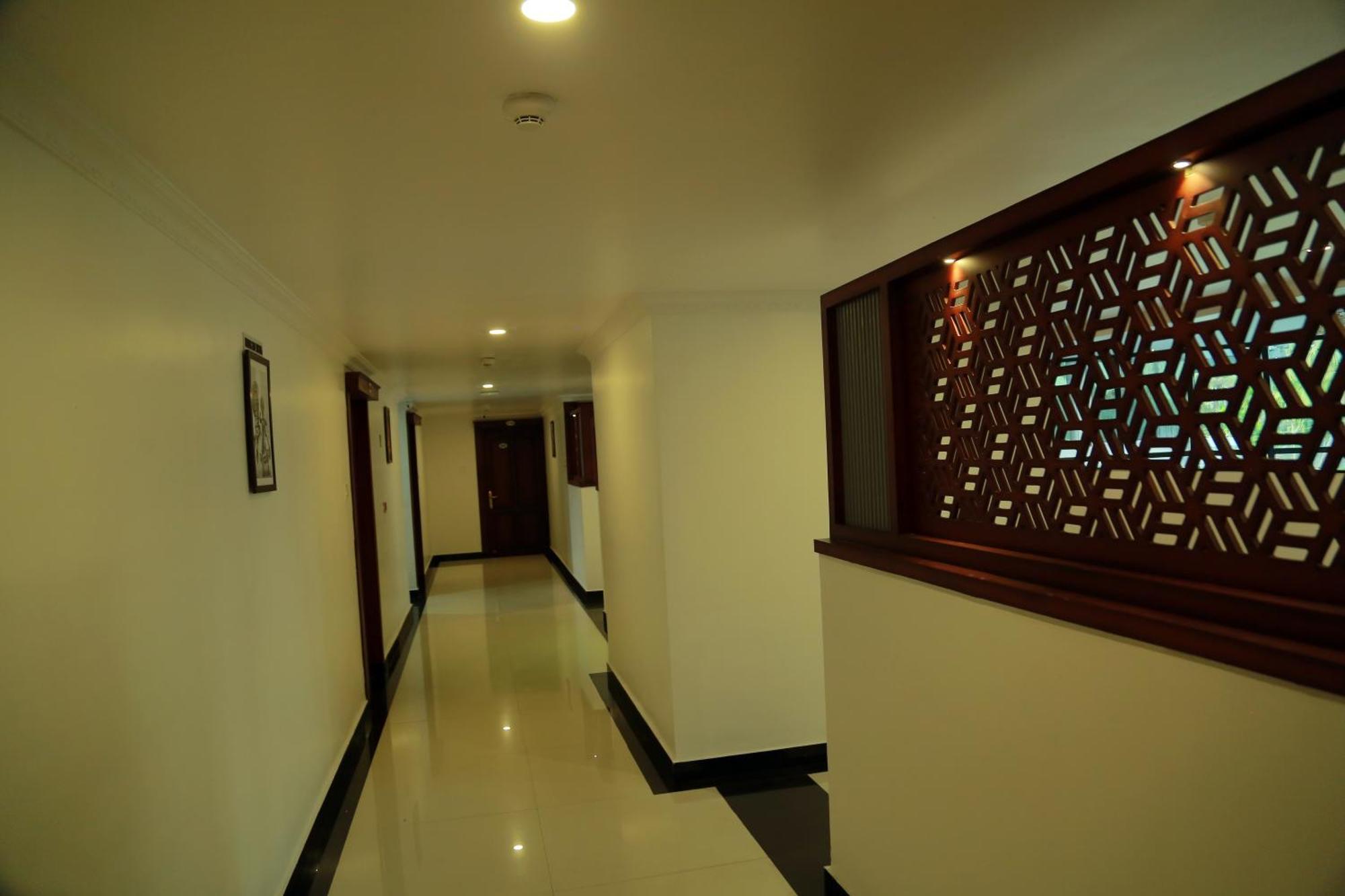 Hotel Savera Park Thrissur Kültér fotó