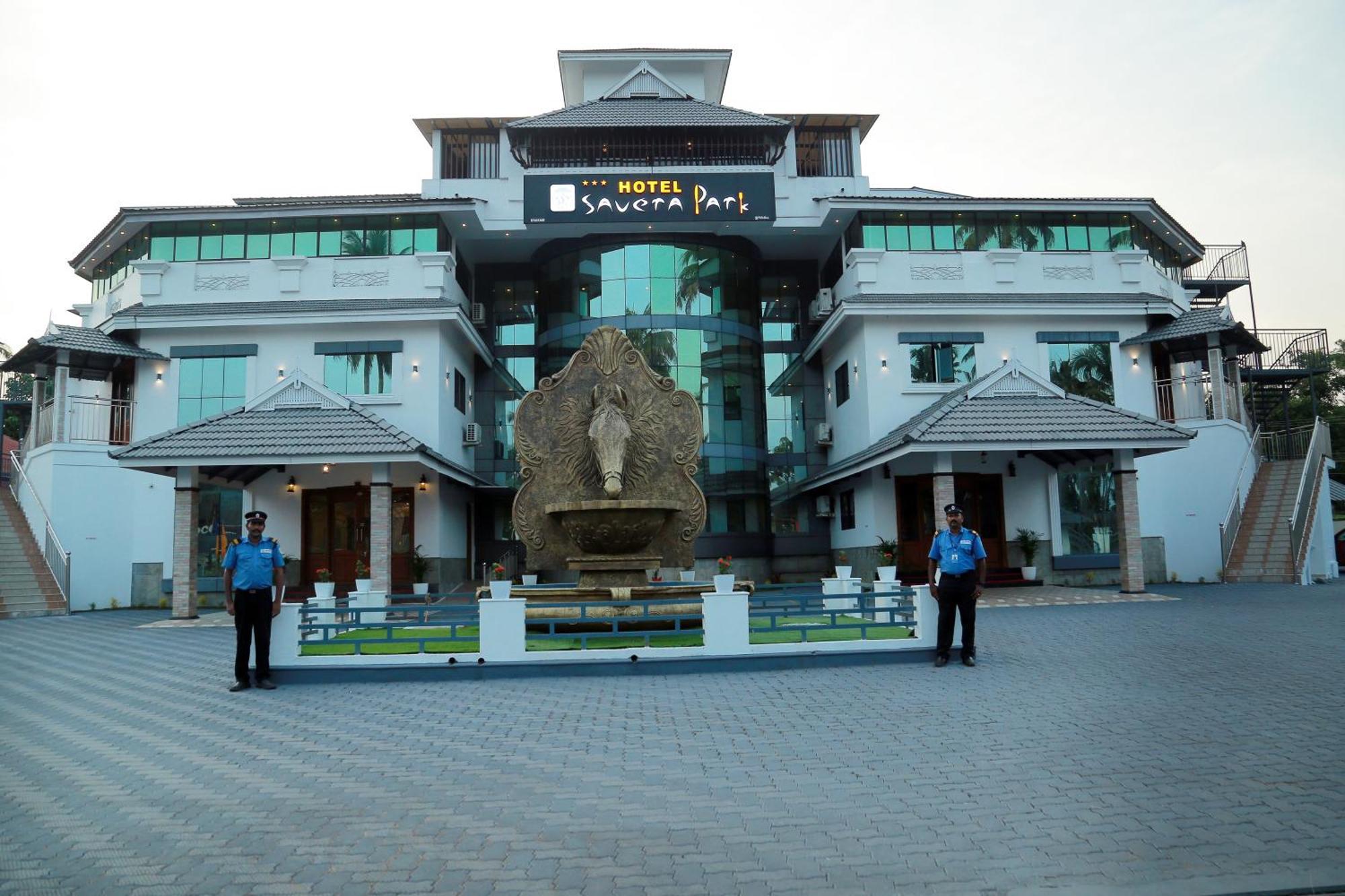 Hotel Savera Park Thrissur Kültér fotó