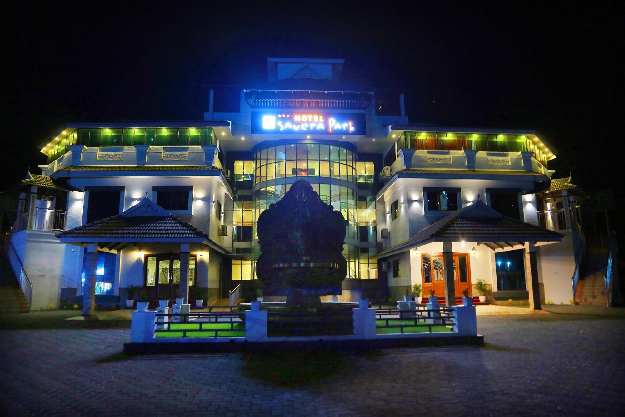 Hotel Savera Park Thrissur Kültér fotó
